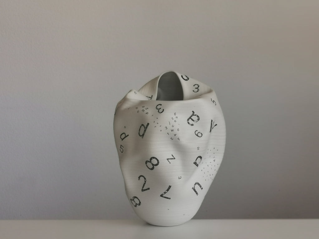 書 CONFRONTATIONAL CERAMICS Confrontational Ceramics: Schwartz, Judith S.: 9780812241396