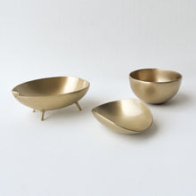 Set of three Brushed Brass Decorative Bowls, Vide-poche