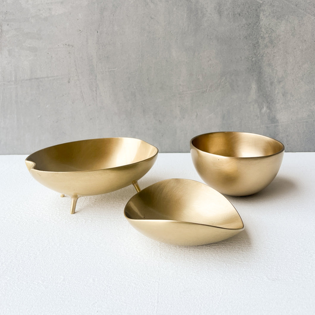 Set of three Brushed Brass Decorative Bowls, Vide-poche